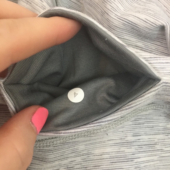 Lululemon Wunder Under Crop - Picture 8 of 9